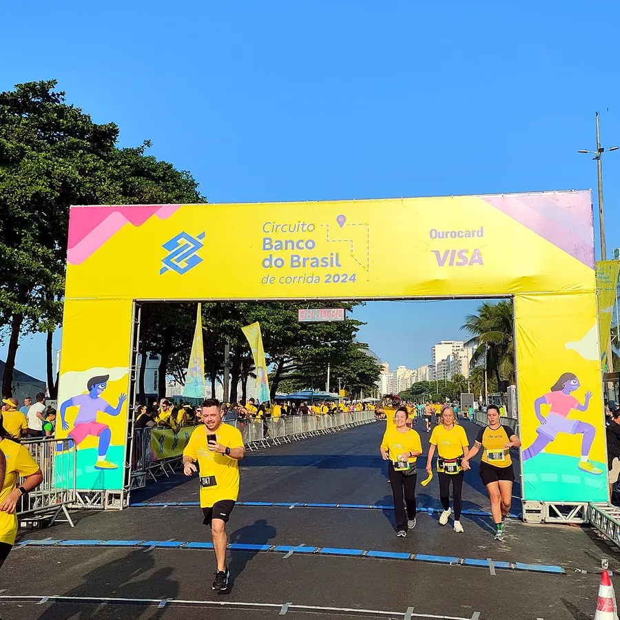 Corrida de rua no Rio de Janeiro — estrutura de som e palco da FBS