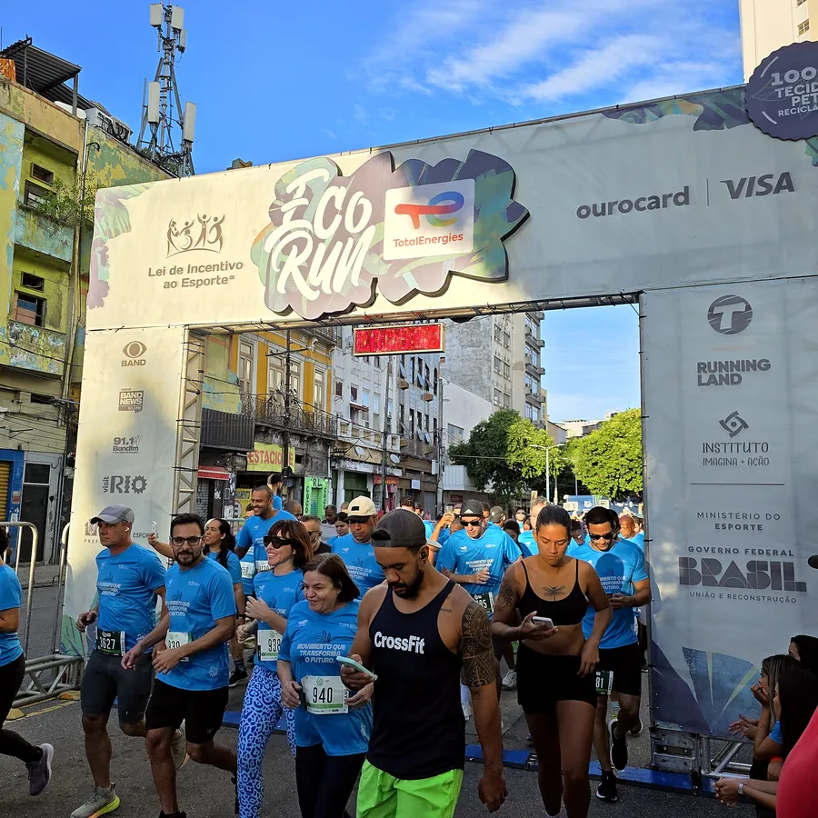Corrida de rua no Rio de Janeiro — estrutura de som e palco da FBS