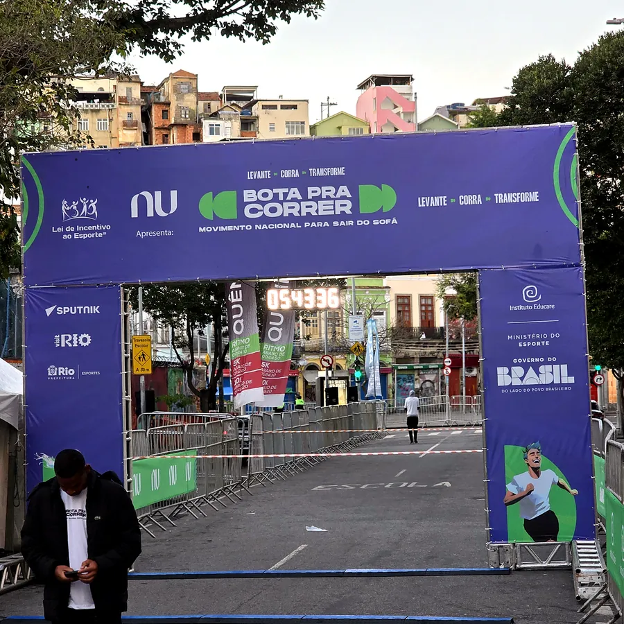 Corrida de rua no Rio de Janeiro — estrutura de som e palco da FBS