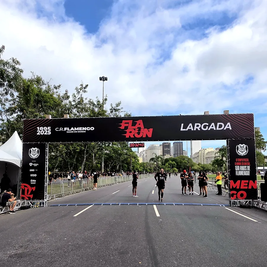 Corrida de rua no Rio de Janeiro — estrutura de som e palco da FBS