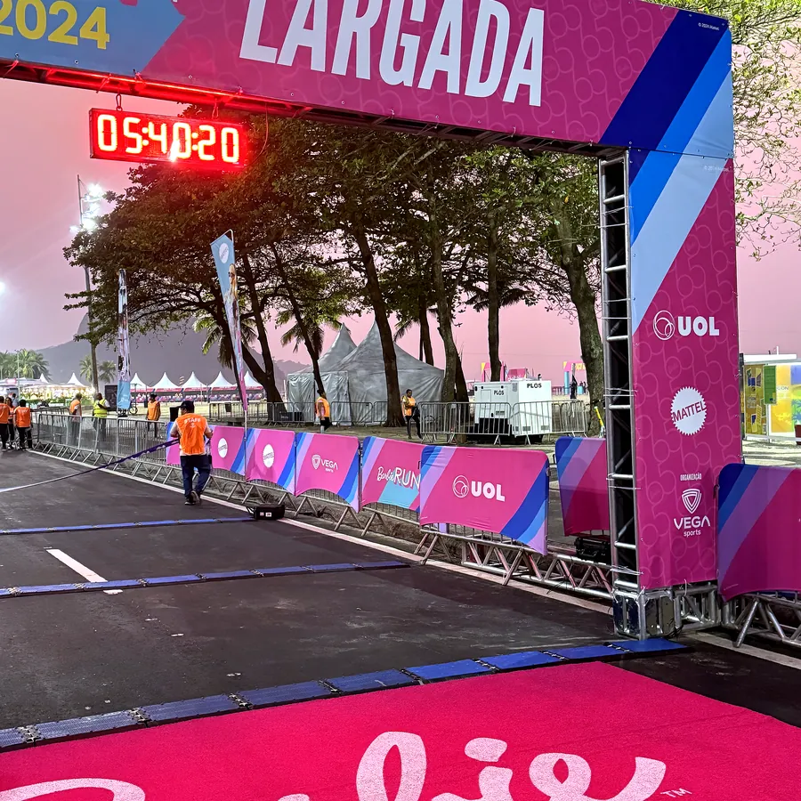 Corrida de rua no Rio de Janeiro — estrutura de som e palco da FBS