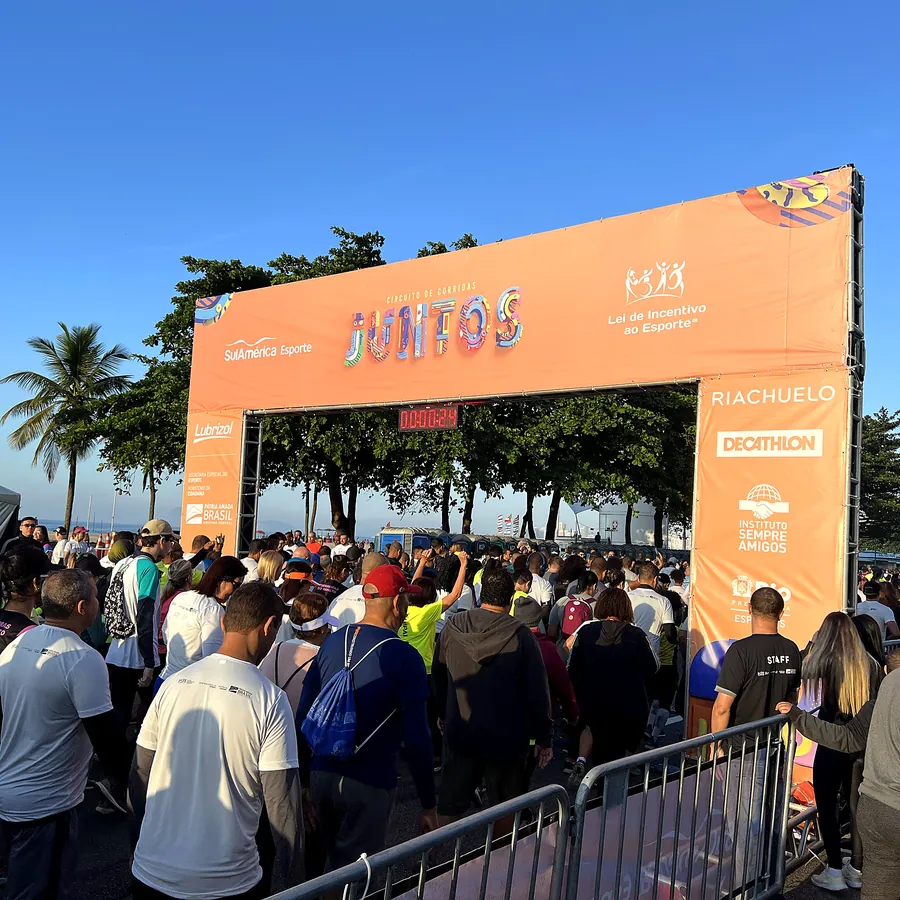 Corrida de rua no Rio de Janeiro — estrutura de som e palco da FBS