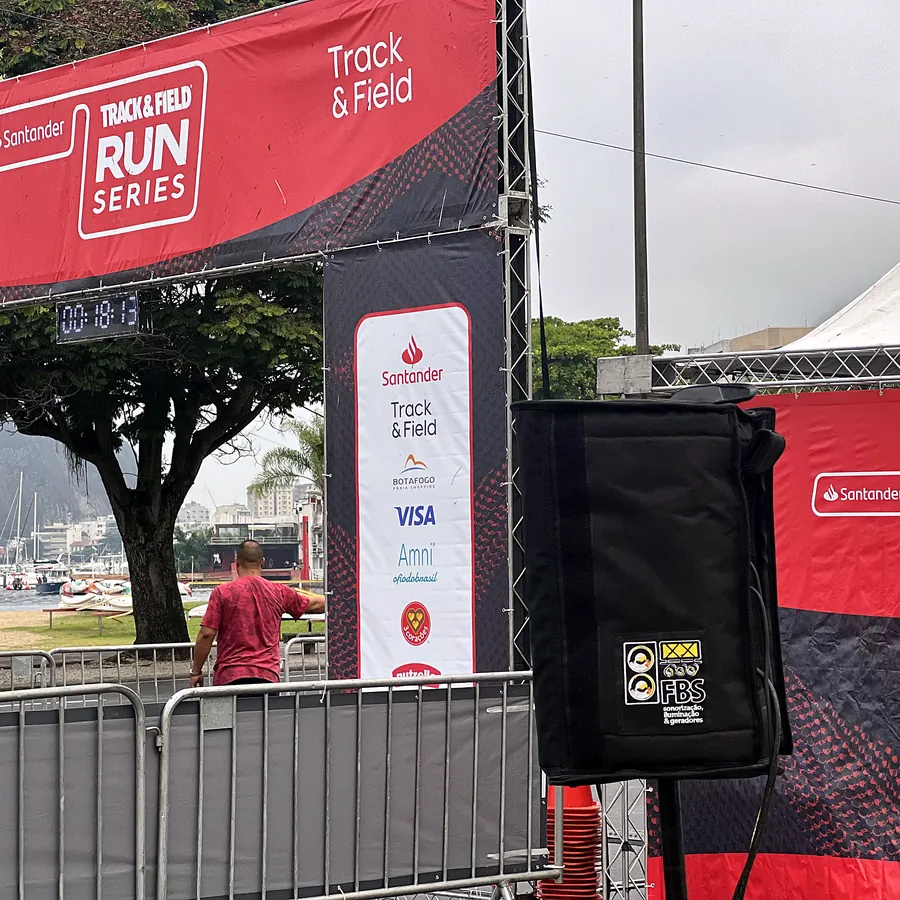 Corrida de rua no Rio de Janeiro — estrutura de som e palco da FBS