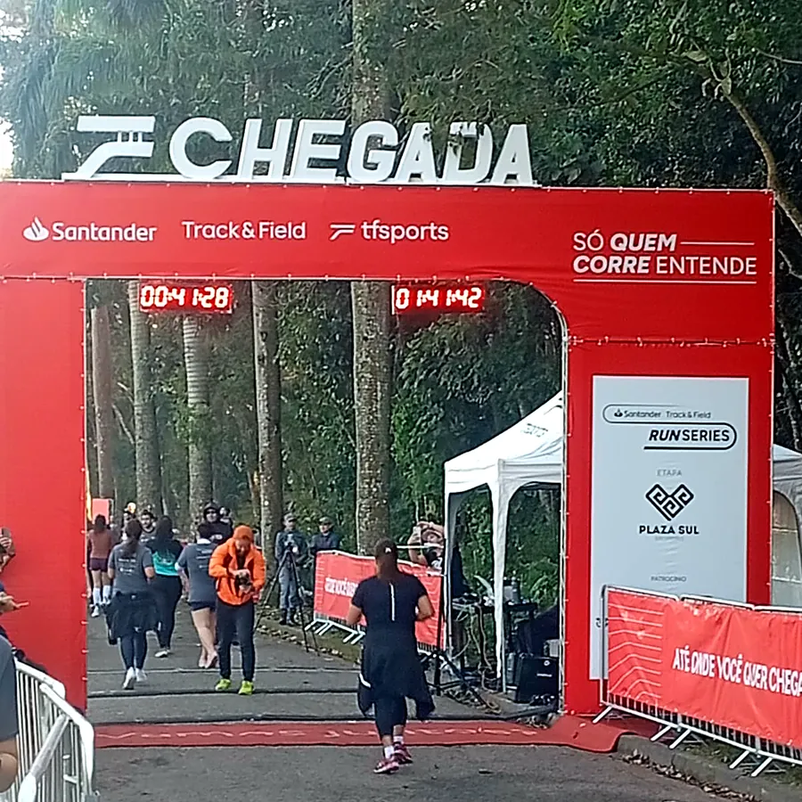 Corrida de rua no Rio de Janeiro — estrutura de som e palco da FBS