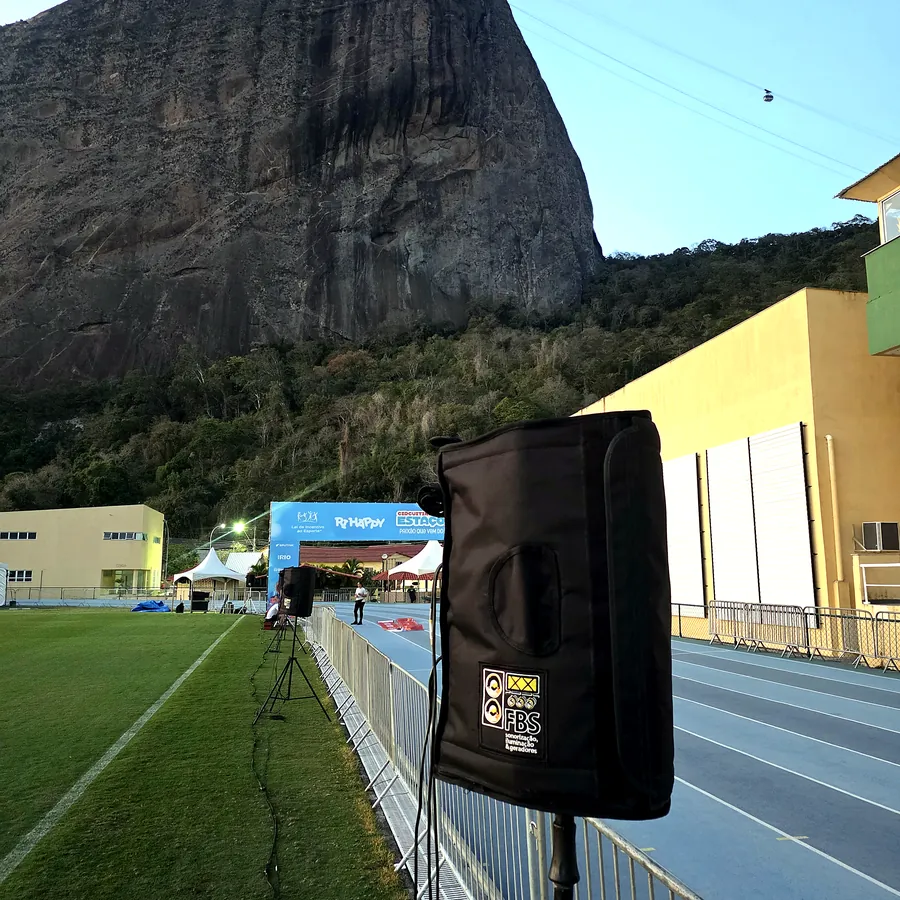 Corrida de rua no Rio de Janeiro — estrutura de som e palco da FBS