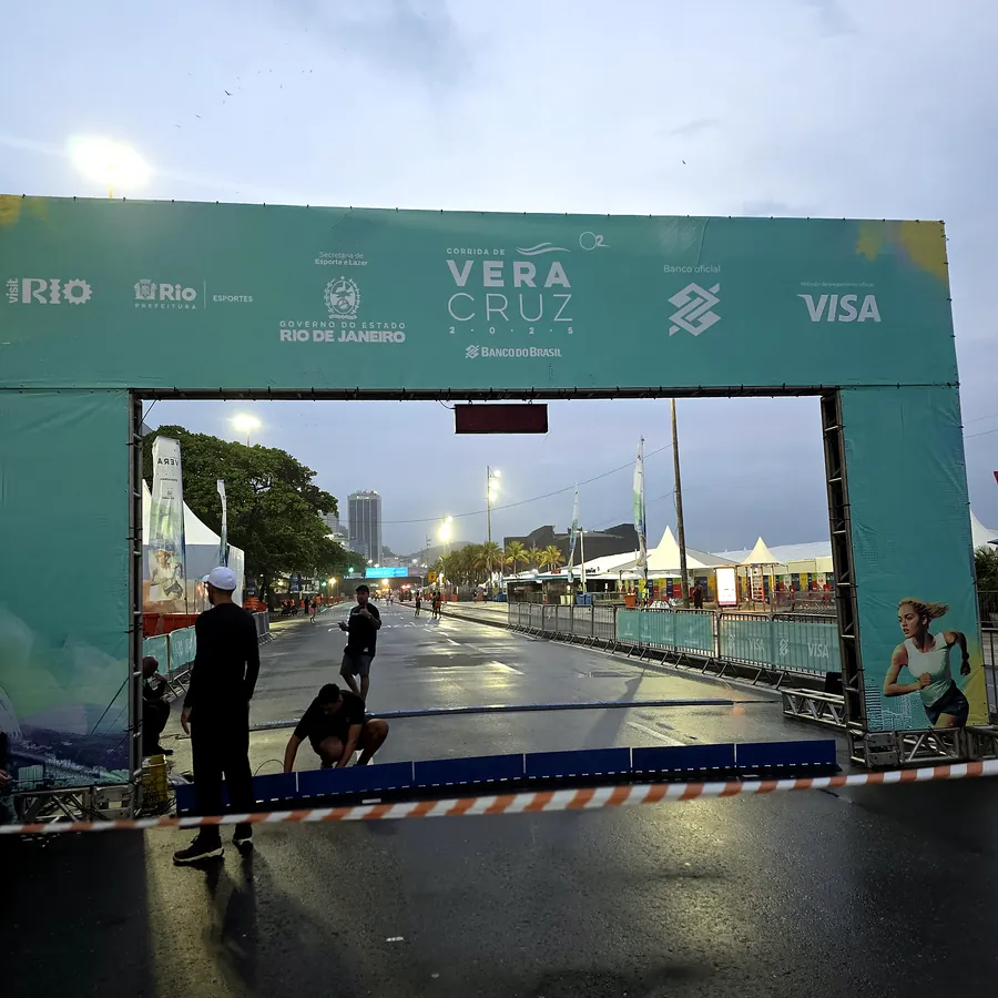 Corrida de rua no Rio de Janeiro — estrutura de som e palco da FBS