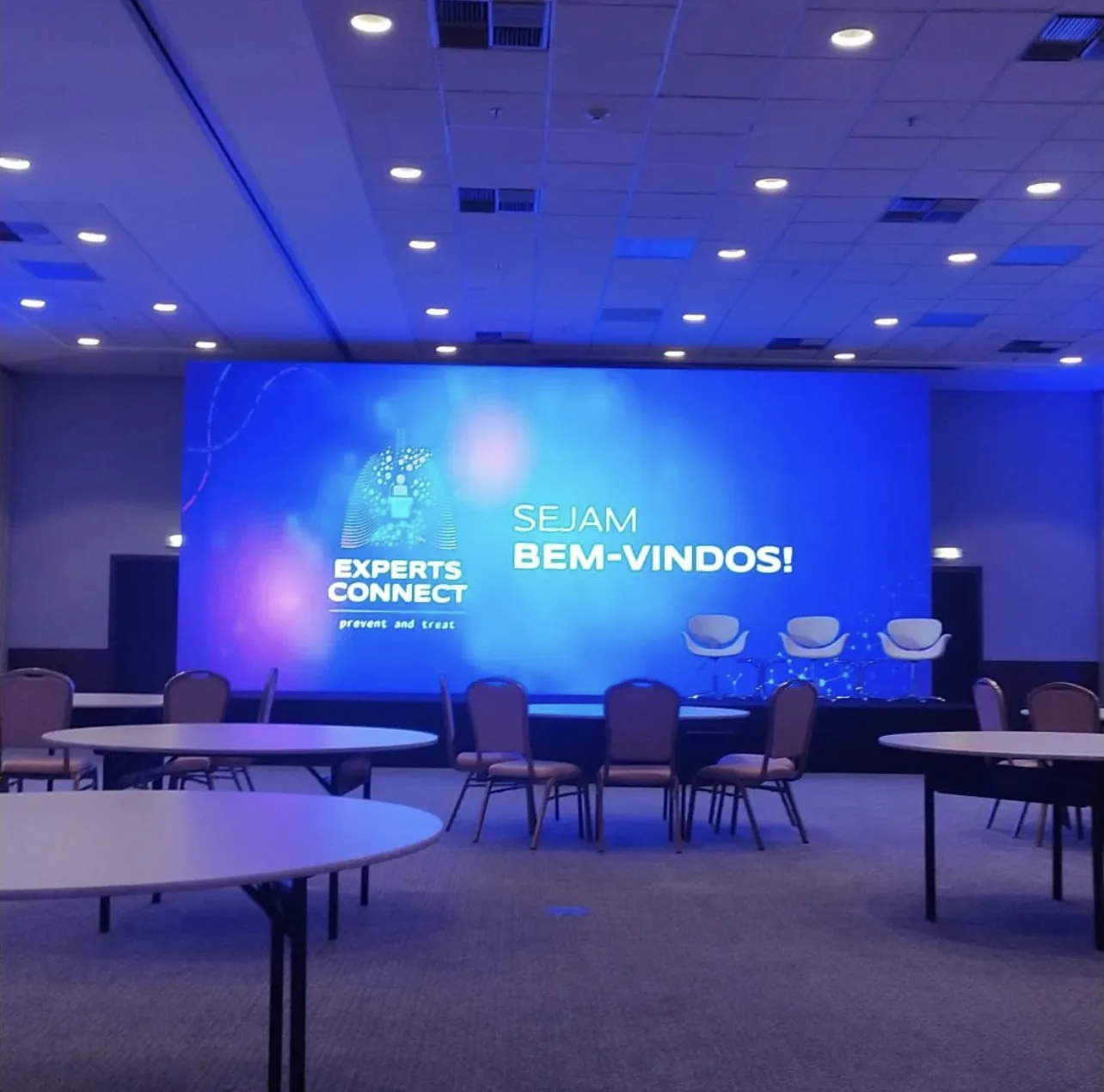 Painel de LED para evento corporativo — Experts Connect, RJ