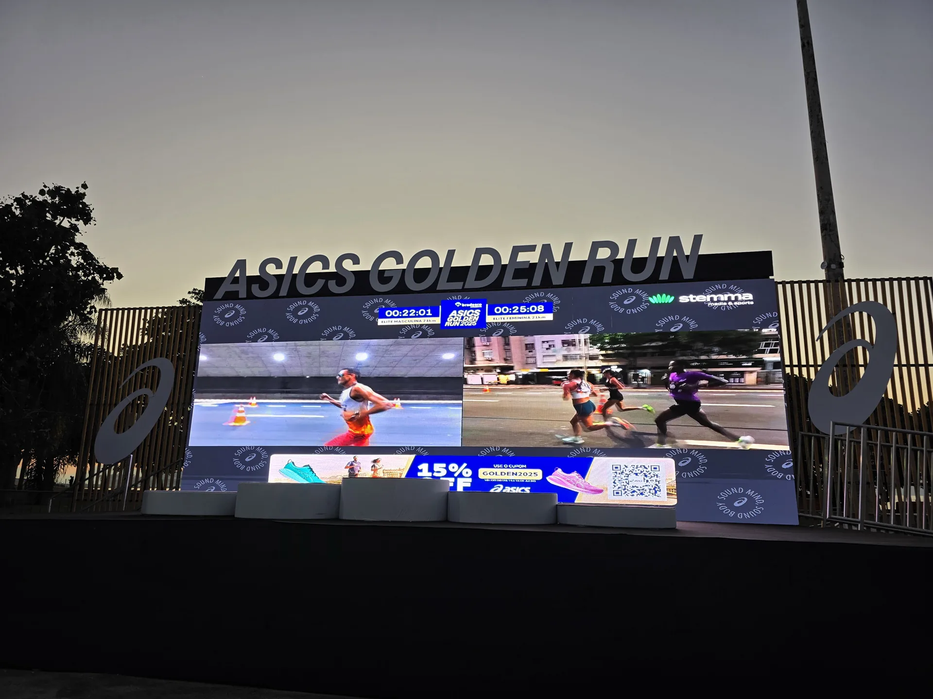 Aluguel de painel de LED externo em corrida de rua — ASICS Golden Run, Rio de Janeiro