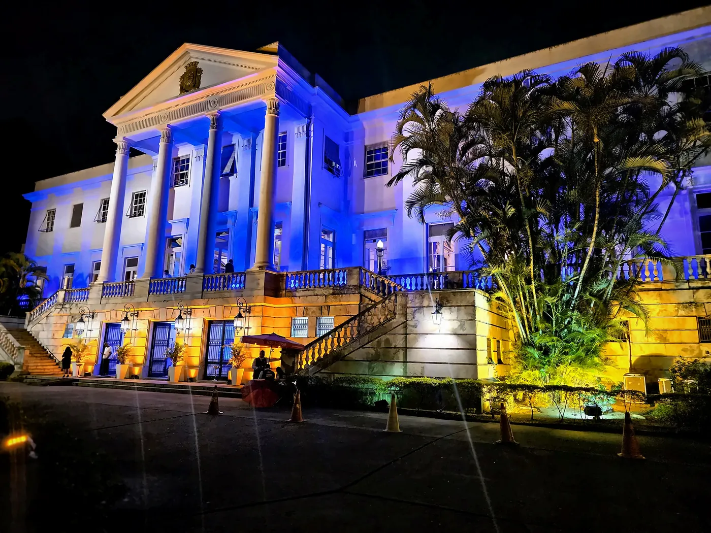 Palácio Guanabara iluminado em azul e âmbar pela FBS — L'Oréal, Rio de Janeiro