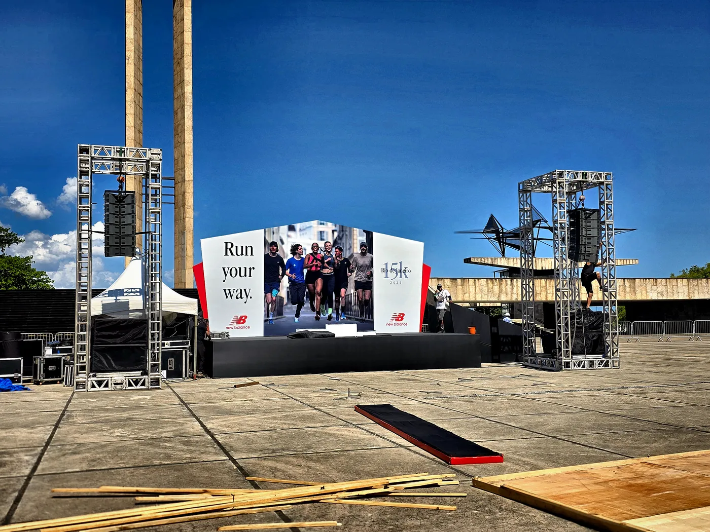 Palco e line array LS Audio da New Balance Run Your Way no Monumento aos Pracinhas — FBS